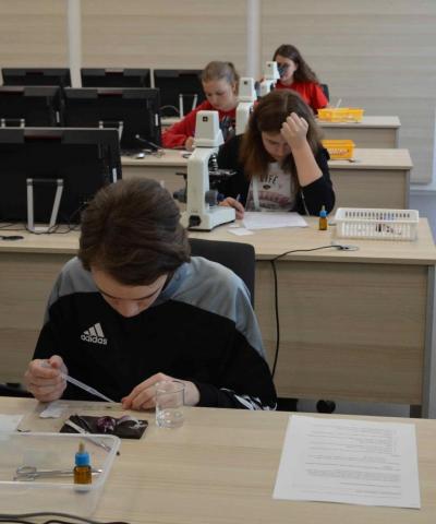 Okresní kolo 52. ročníku Biologické olympiády kategorie C, Praktický úkol, 23. 4. 2018 (foto Monika Hlosková) (7)