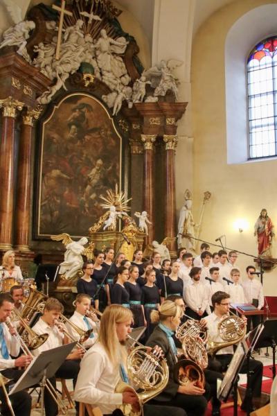 Třetí Adventní koncert sboru Basové G v Rožnově pod Radhoštěm,  kostel Všech svatých v Rožnově, 17. 12. 2017 (foto František Jaskula) (2)