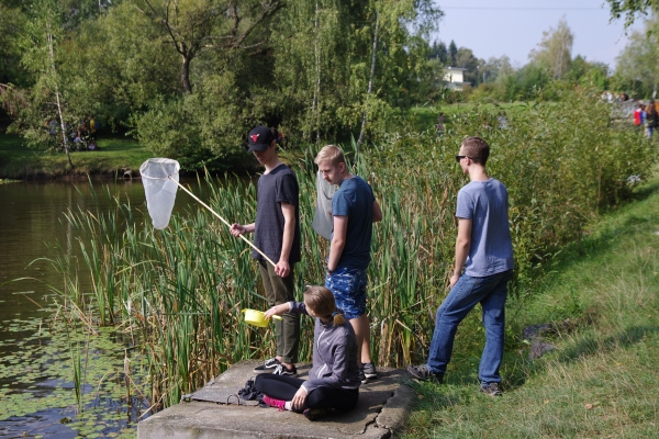 Zoologická exkurze Ekosystém rybníka, 5. 9. 2018, rybník v lesoparku u Valašského ekocentra (foto Jan Husák) (4)