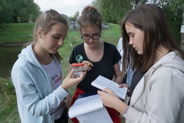 Zoologická exkurze Ekosystém rybníka, 5. 9. 2018, rybník v lesoparku u Valašského ekocentra (foto Mirek Dvorský) (3)