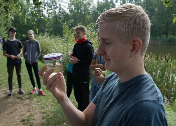 Zoologická exkurze Ekosystém rybníka, 5. 9. 2018, rybník v lesoparku u Valašského ekocentra (foto Mirek Dvorský) (17)