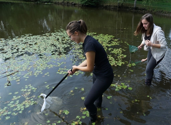 Zoologická exkurze Ekosystém rybníka, 5. 9. 2018, rybník v lesoparku u Valašského ekocentra (foto Mirek Dvorský) (24)