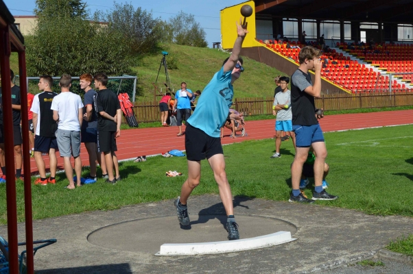 Středoškolský atletický pohár, okresní kolo, stadion Valašské Meziříčí, 18. 9. 2018 (foto Monika Hlosková) (1)