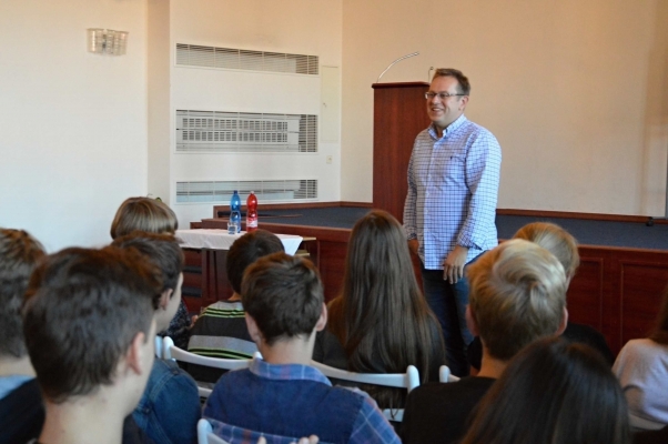 Beseda s Václavem Moravcem, aula gymnázia, 11. 10. 2018 (foto: Monika Hlosková) (6)