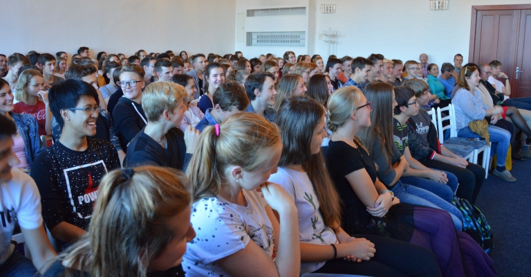 Beseda s Václavem Moravcem, aula gymnázia, 11. 10. 2018 (foto: Monika Hlosková) (13)