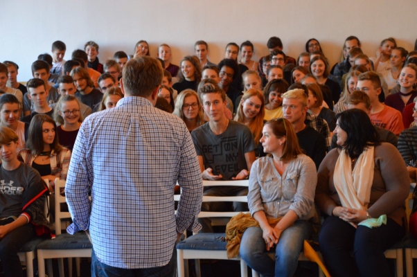 Beseda s Václavem Moravcem, aula gymnázia, 11. 10. 2018 (foto: Monika Hlosková) (16)