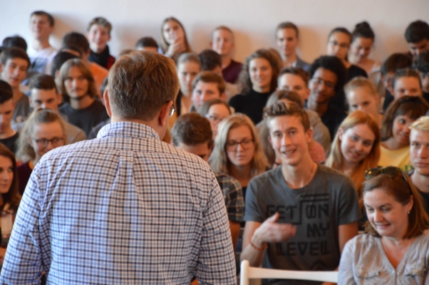 Beseda s Václavem Moravcem, aula gymnázia, 11. 10. 2018 (foto: Monika Hlosková) (17)