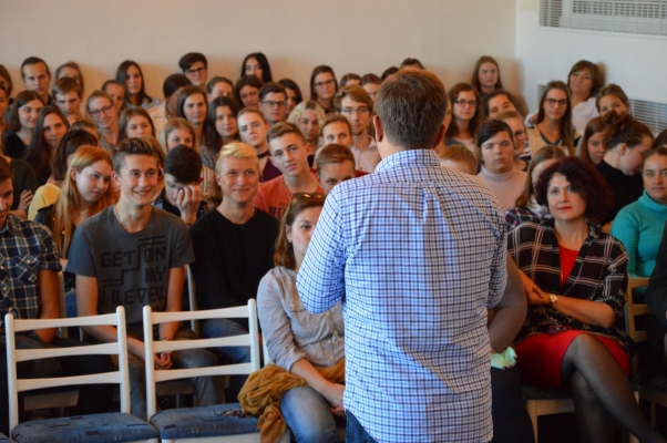 Beseda s Václavem Moravcem, aula gymnázia, 11. 10. 2018 (foto: Monika Hlosková) (19)