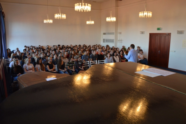 Beseda s Václavem Moravcem, aula gymnázia, 11. 10. 2018 (foto: Monika Hlosková) (20)