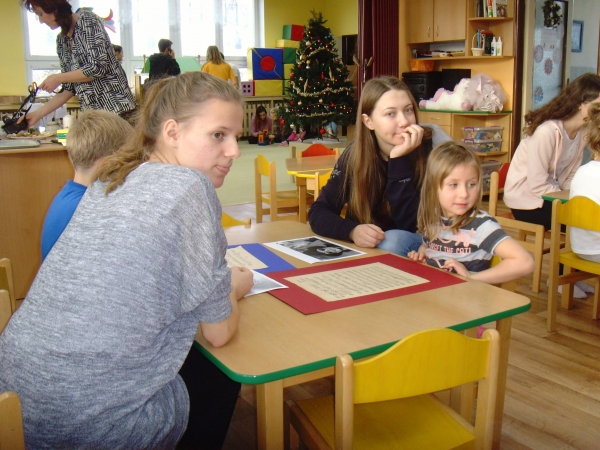 Hudba mezi dětmi, společný program žáků 1. A GFPVM a dětí z MŠ Krhová, 19. a 20. 12. 2018 (foto Pavla Lochmanová) (49)