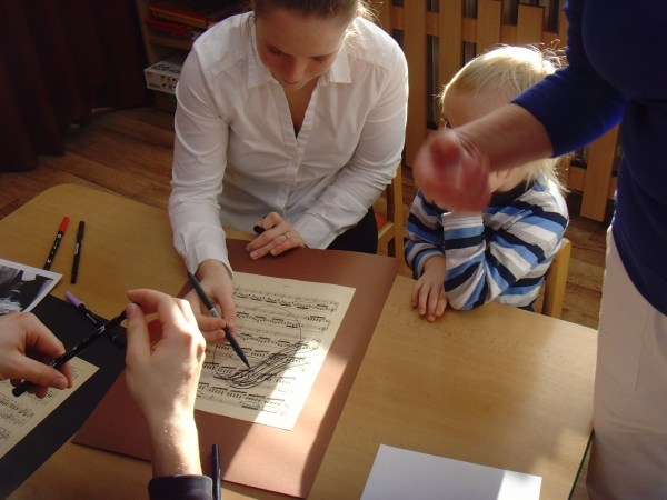 Hudba mezi dětmi, společný program žáků 1. A GFPVM a dětí z MŠ Krhová, 19. a 20. 12. 2018 (foto Pavla Lochmanová) (74)