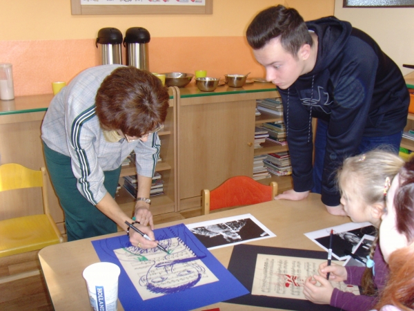 Hudba mezi dětmi, společný program žáků 1. A GFPVM a dětí z MŠ Krhová, 19. a 20. 12. 2018 (foto Pavla Lochmanová) (85)