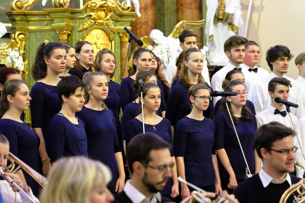 Adventní koncert sboru Basové G v kostele Všech svatých v Rožnově pod Radhoštěm, 16. 12. 2018 (foto František Jaskula) (2)