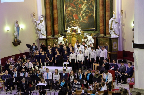 Adventní koncert sboru Basové G v kostele Všech svatých v Rožnově pod Radhoštěm, 16. 12. 2018 (foto František Jaskula) (4)