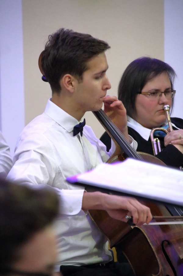 Adventní koncert sboru Basové G v kostele Všech svatých v Rožnově pod Radhoštěm, 16. 12. 2018 (foto František Jaskula) (14)