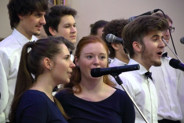 Adventní koncert sboru Basové G v kostele Všech svatých v Rožnově pod Radhoštěm, 16. 12. 2018 (foto František Jaskula) (16)