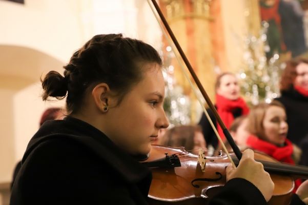 Předvánoční koncerty sboru Basové G ve Valašském Meziříčí , Nanebevzetí panny Marie, 21. 12. 2018 (foto František Jaskula) (10)