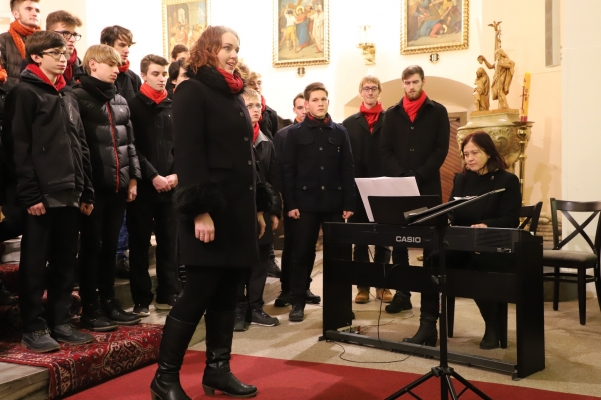 Předvánoční koncerty sboru Basové G ve Valašském Meziříčí , Nanebevzetí panny Marie, 21. 12. 2018 (foto František Jaskula) (11)