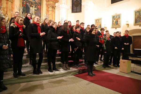 Předvánoční koncerty sboru Basové G ve Valašském Meziříčí , Nanebevzetí panny Marie, 21. 12. 2018 (foto František Jaskula) (18)