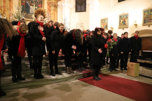 Předvánoční koncerty sboru Basové G ve Valašském Meziříčí , Nanebevzetí panny Marie, 21. 12. 2018 (foto František Jaskula) (19)