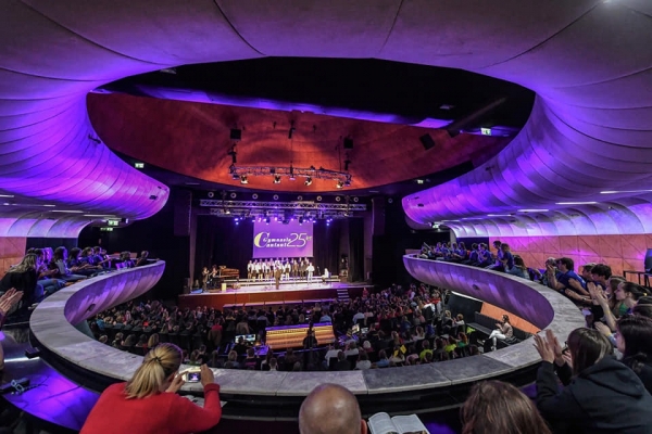 Finále jubilejního XXV. ročníku hodnocené přehlídky gymnaziálních pěveckých sborů Gymnasia Cantant, Brno, 25.–27. dubna 2019 (foto organizátoři soutěže) (3)