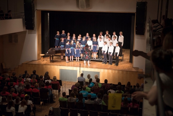 Finále jubilejního XXV. ročníku hodnocené přehlídky gymnaziálních pěveckých sborů Gymnasia Cantant, koncert Sbory sborům, Brno, 25.–27. dubna 2019 (foto organizátoři soutěže) (1)