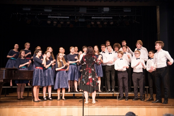 Finále jubilejního XXV. ročníku hodnocené přehlídky gymnaziálních pěveckých sborů Gymnasia Cantant, koncert Sbory sborům, Brno, 25.–27. dubna 2019 (foto organizátoři soutěže) (3)