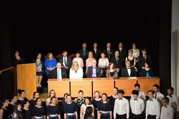 Slavnostní zakončení maturitních zkoušek, sál KZ Valašské Meziříčí, 31. 5. 2019 (foto Monika Hlosková) (9)