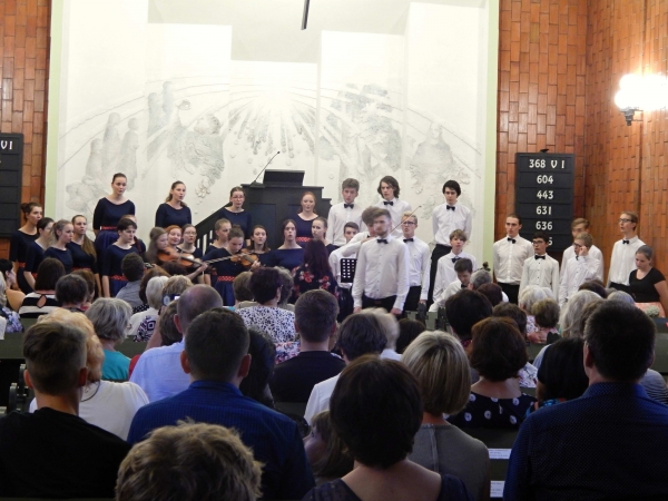 Benefiční koncert „Studenti městu“, kostel Českobratrské církve evagelické ve Valašském Meziříčí, 13. 6. 2019 (foto Monika Hlosková) (14)