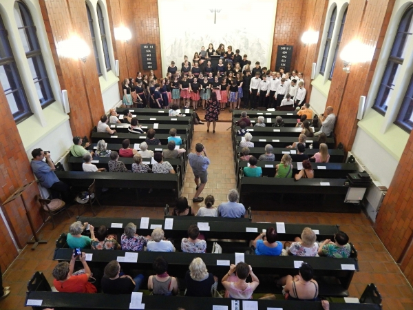 Benefiční koncert „Studenti městu“, kostel Českobratrské církve evagelické ve Valašském Meziříčí, 13. 6. 2019 (foto Monika Hlosková) (15)