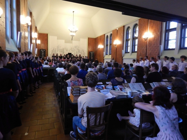 Benefiční koncert „Studenti městu“, kostel Českobratrské církve evagelické ve Valašském Meziříčí, 13. 6. 2019 (foto Monika Hlosková) (1)