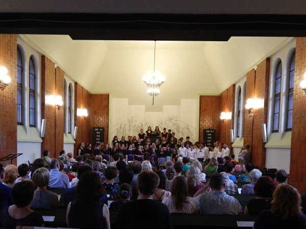 Benefiční koncert „Studenti městu“, kostel Českobratrské církve evagelické ve Valašském Meziříčí, 13. 6. 2019 (foto Monika Hlosková) (9)