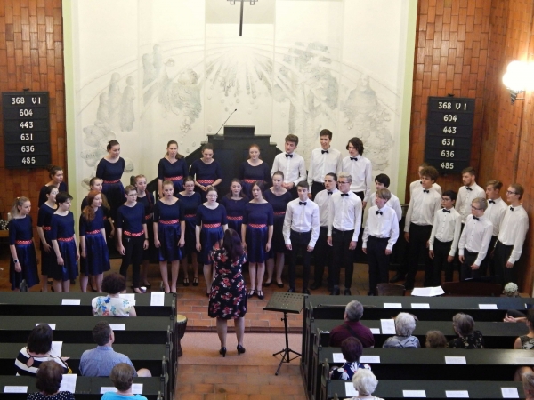 Benefiční koncert „Studenti městu“, kostel Českobratrské církve evagelické ve Valašském Meziříčí, 13. 6. 2019 (foto Monika Hlosková) (12)