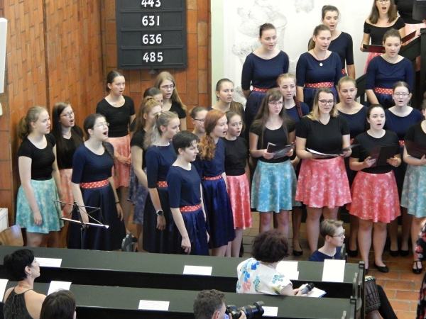 Benefiční koncert „Studenti městu“, kostel Českobratrské církve evagelické ve Valašském Meziříčí, 13. 6. 2019 (foto Monika Hlosková) (18)