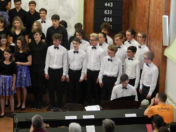 Benefiční koncert „Studenti městu“, kostel Českobratrské církve evagelické ve Valašském Meziříčí, 13. 6. 2019 (foto Monika Hlosková) (20)