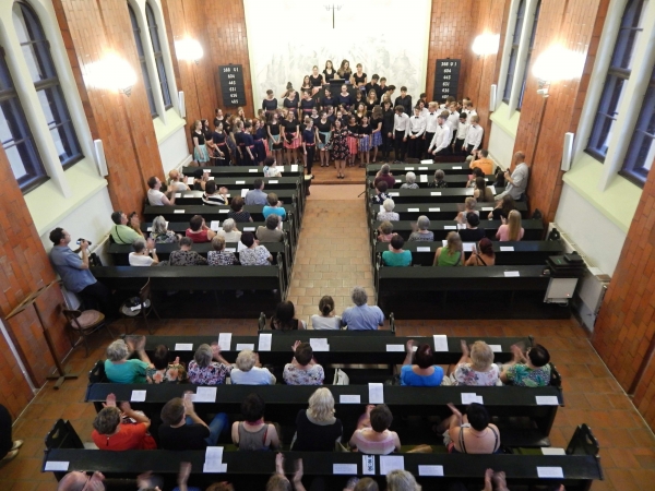 Benefiční koncert „Studenti městu“, kostel Českobratrské církve evagelické ve Valašském Meziříčí, 13. 6. 2019 (foto Monika Hlosková) (21)