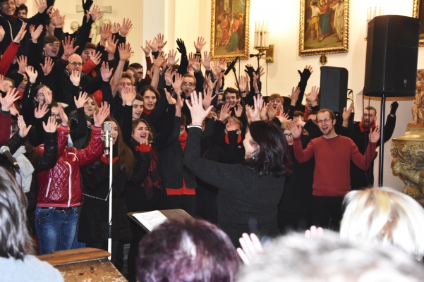 Předvánoční koncert Evermiling Liberty 14. 12. 2019 kostel Nanebevzetí Panny Marie Valašské Meziříčí (foto Pavel Novosád) (1)