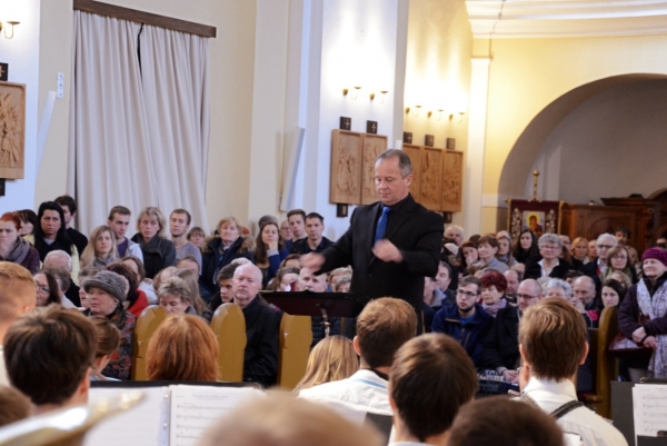 Adventní koncert Basové G a Beskydský orchestr 22. 12. 2019 (foto Stanislav Prečan) (4)