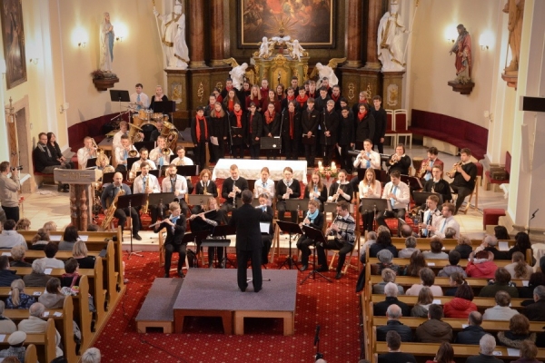 Adventní koncert Basové G a Beskydský orchestr 22. 12. 2019 (foto Stanislav Prečan) (9)