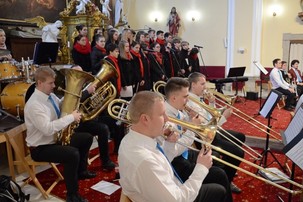 Adventní koncert Basové G a Beskydský orchestr 22. 12. 2019 (foto Stanislav Prečan) (13)