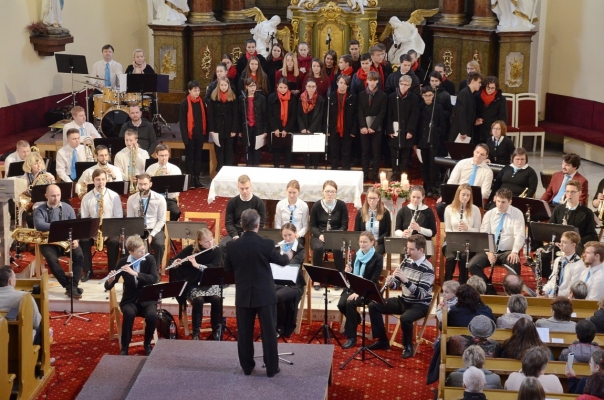 Adventní koncert Basové G a Beskydský orchestr 22. 12. 2019 (foto Stanislav Prečan) (16)