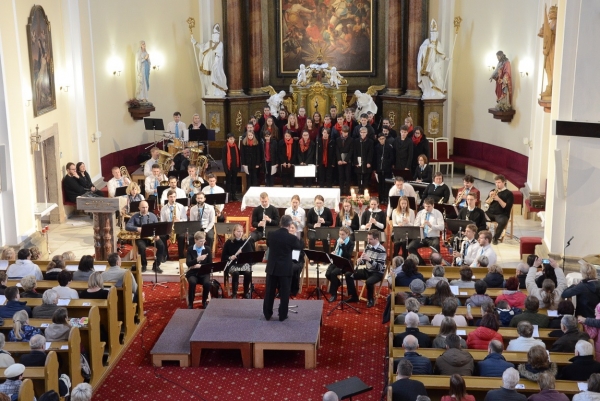 Adventní koncert Basové G a Beskydský orchestr 22. 12. 2019 (foto Stanislav Prečan) (17)