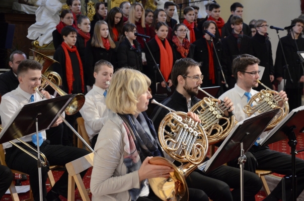 Adventní koncert Basové G a Beskydský orchestr 22. 12. 2019 (foto Stanislav Prečan) (24)