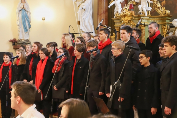 Koncert Basové G a Beskydský orchestr Rožnov p. R 22. 12. 2019 (foto František Jaskula) (9)