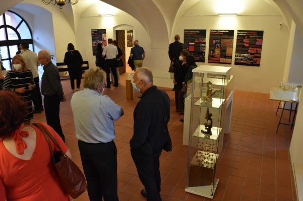 Vernisáž výstavy Gymnázium a jeho město MaGC 8. 9. 2021 (foto Pavel Novosád) (7)