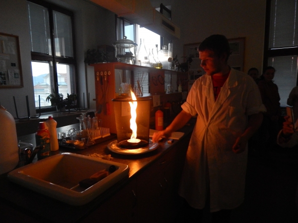 Den otevřených dveří listopad 2015, laboratoř chemie - plamenné tornádo