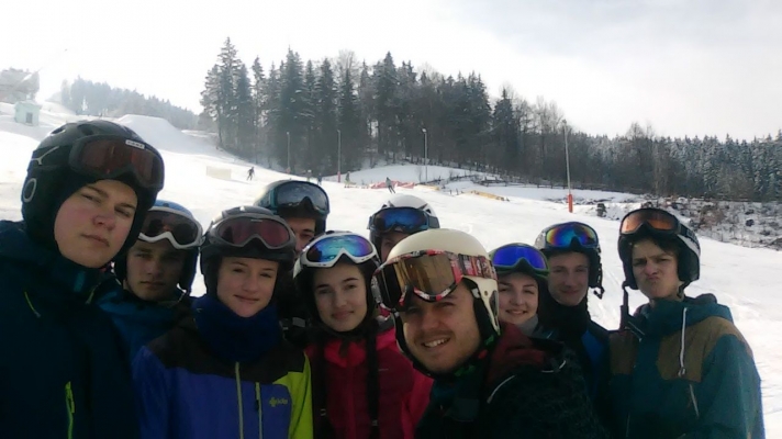 Lyžařský kurz 2016, snowboarďáci II., 12. 2. 2016 (foto: Jakub Holomek)