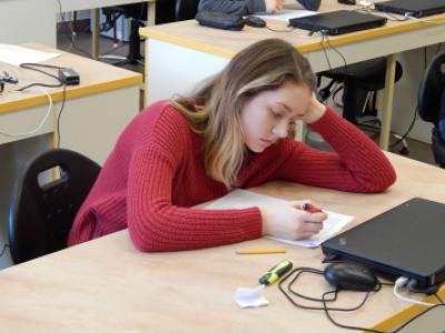 Školní kolo Biologické olympiády kategorie A a B, 17. 2. 2016, písemný test, (foto Pavel Groh)