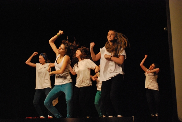 Akademie školy, 19. 4. 2012, taneční skupina umělecké školy B-Art (foto: Pavel Novosád)